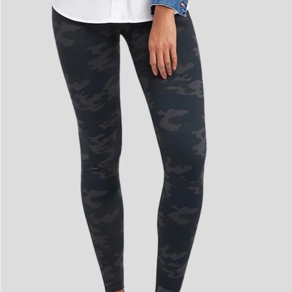 Spanx seamless black camo “look at me now” leggings sz XL excellent condition! - Picture 6 of 6